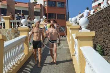  Cristo Cárdenes e Iria Otero, vencedores de la XVI Travesía a Nado de Salinetas (Foto TA)